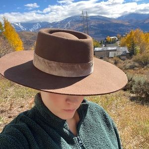 Rare! Lack of color Brown hat